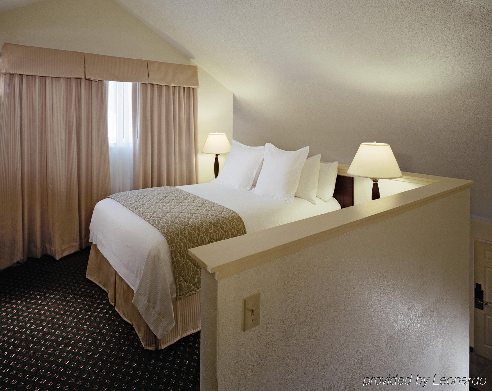 New Haven Village Suites Экстерьер фото