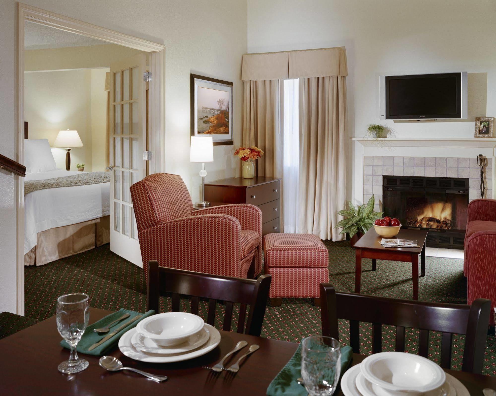 New Haven Village Suites Экстерьер фото