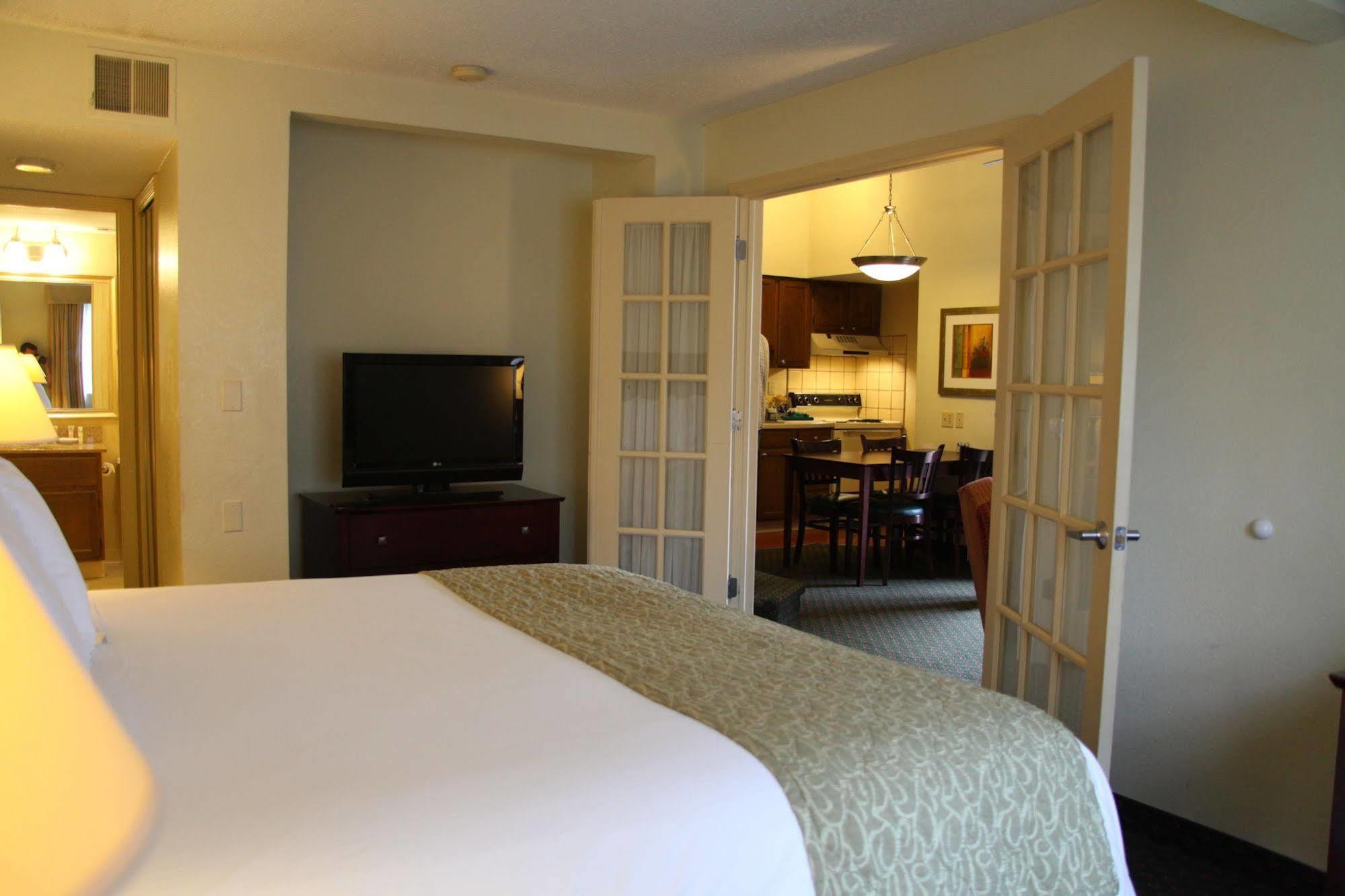 New Haven Village Suites Экстерьер фото