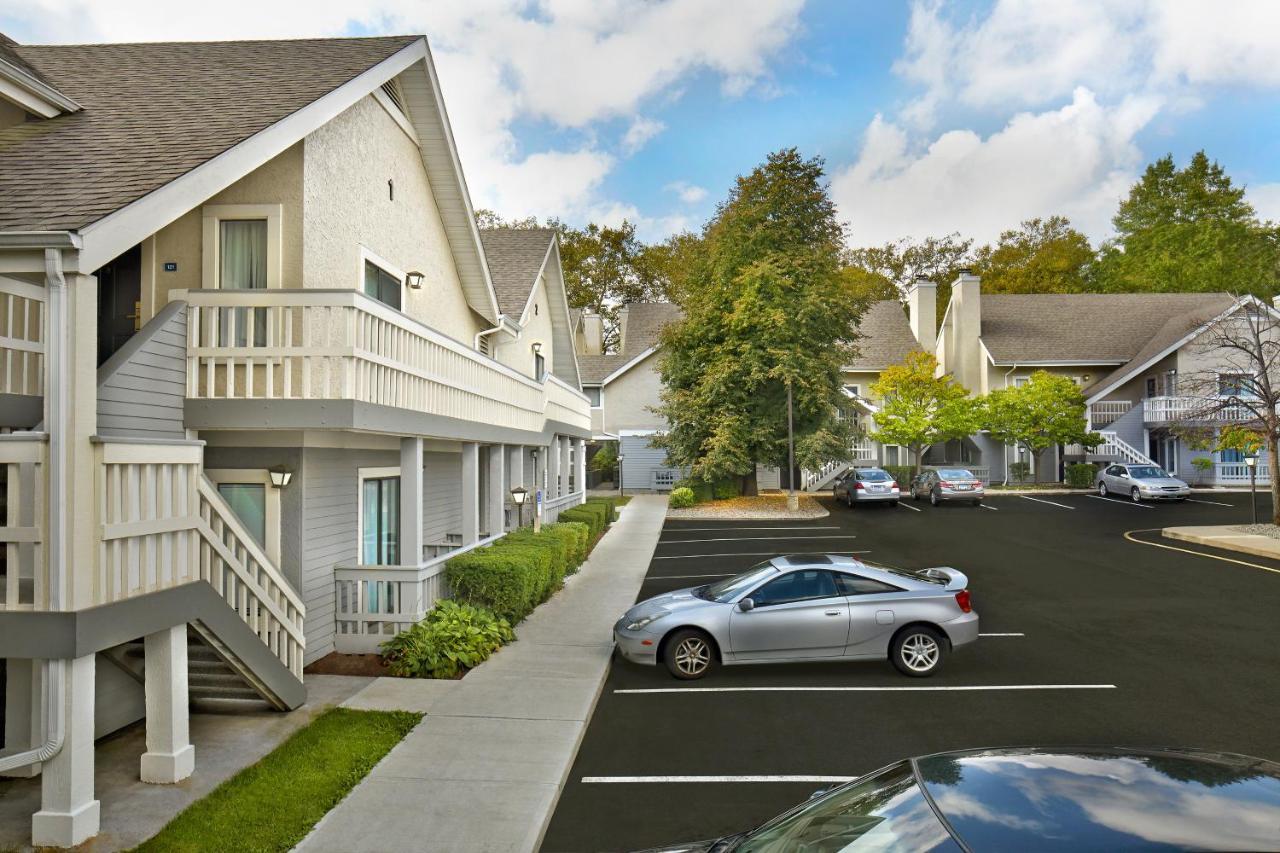 New Haven Village Suites Экстерьер фото